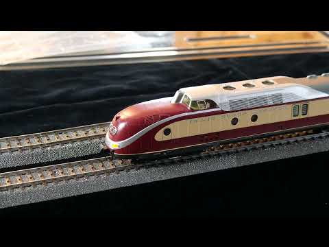 Introducing the Märklin VT11.5 (37605) diesel multiple unit - digital