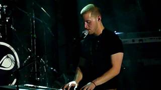 10-09.16 - Mike Posner - Falling (7)