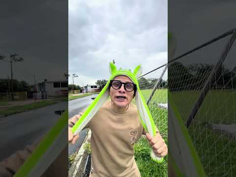 Cuando andas con tu hermano el distraído