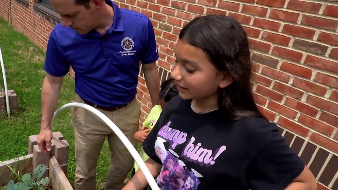 Councilmember Evan Glass visits JoAnn Leleck Elementary School's Community Garden