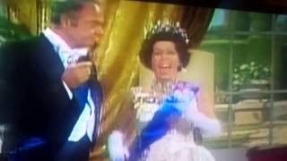 Vicki Lawrence / slit pupils / demonic