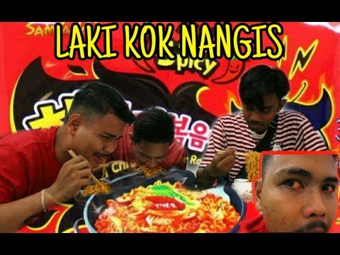 makan-mie-samyang-super-pedas