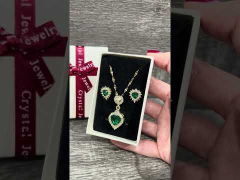 Подарок девушке набор "Изумрудное сердце в оправе под золото" серьги колье бижутерный сплав в коробочке - фото 2 - id-p2396392065