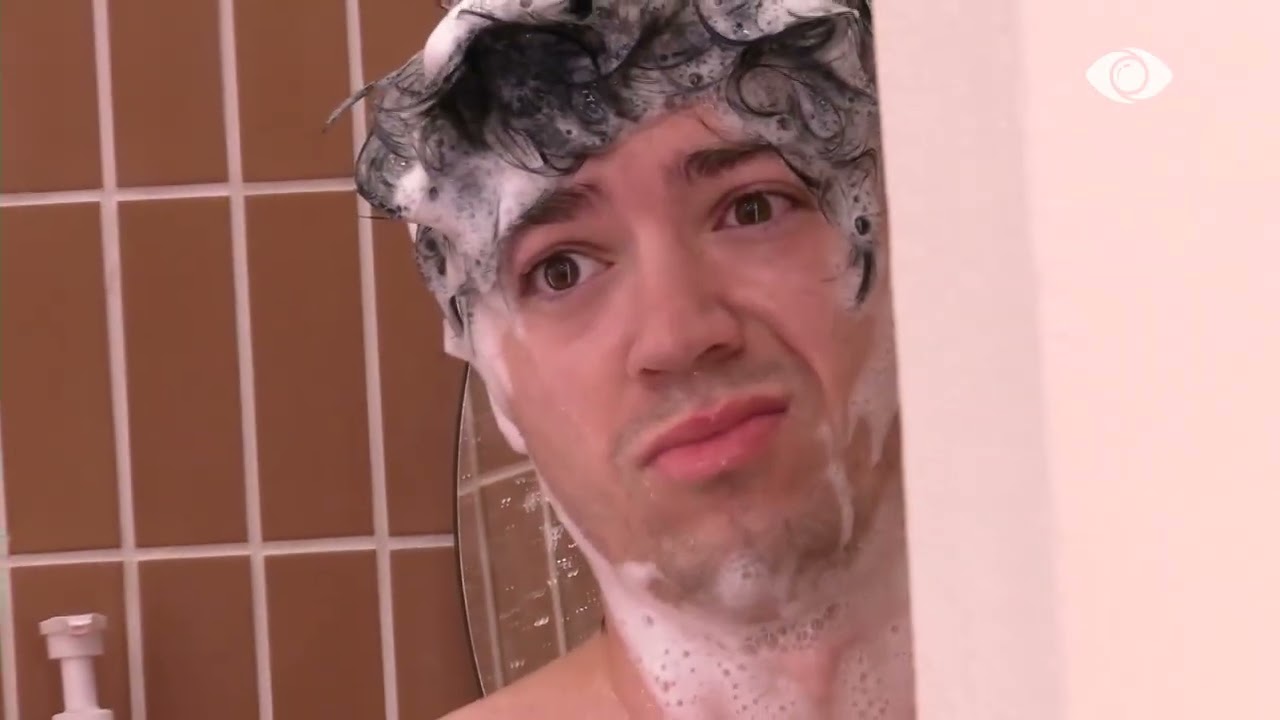 E mban mend kur ke ardhur pa zinxhir, pa.../ Rogerti i drejtohet Luizit: Kush t'i ka dhënë?!