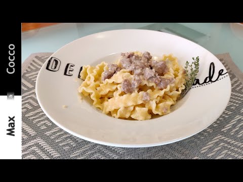 Pasta con SALSICCIA e STRACCHINO - PASTA CREMOSA e GUSTOSA