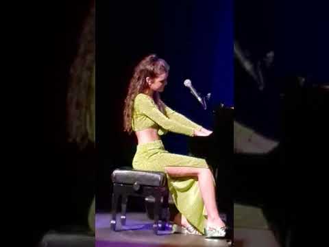 Amaia Romero mini show en Sevilla completo