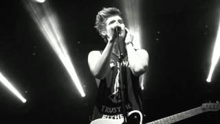 Wrapped around your finger - 5 Seconds of Summer (Official video)