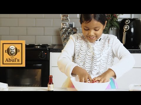 An easy and fun cake recipe by 7-year-old Manha! Sugar roses, chocolate filling and more!