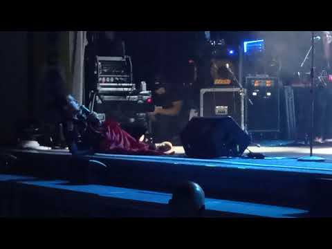 Skakeitan "2 Minutu (Nola galdu denbora)" @ Sala bbk, Bilbao