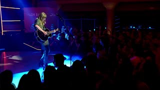 Taylor Swift - Gorgeous feat. the crowd (acoustic live)