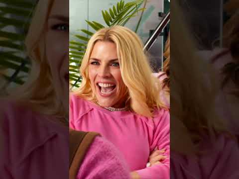 Thumbnail of the video: Tina Fey is the definition of fetch and all of the Plastics agree