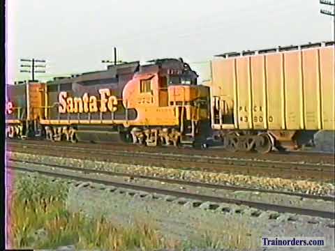 Classic Railroad Series 816 - ATSF overtaking ATSF at Colton, CA.