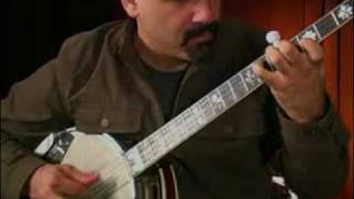 Tony Furtado Demonstrates His Banjo-Inspired Finger Picking