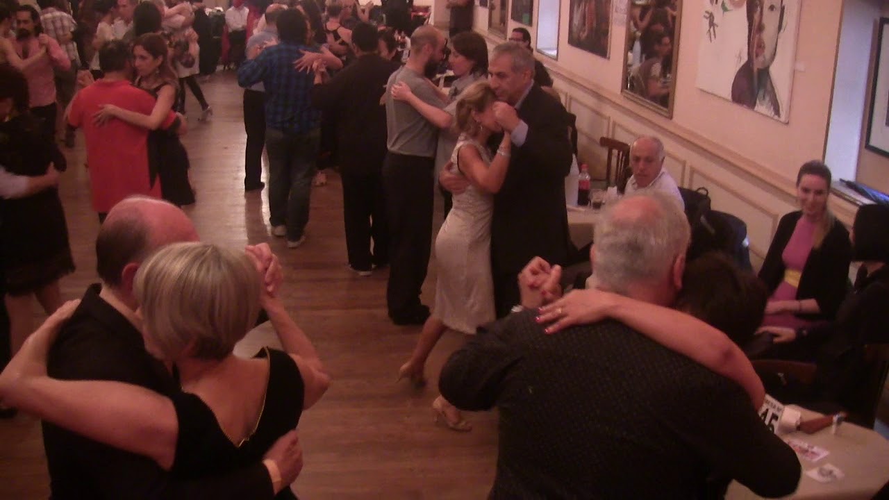 Claudia, Estefania, Fernando y Carlos milongueando