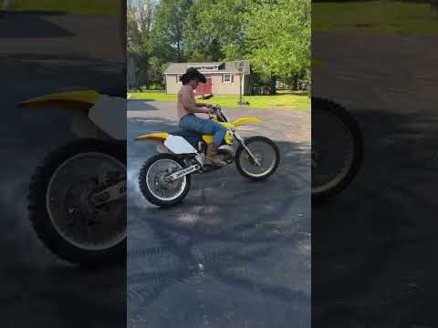 Suzuki Rm250 2T 🧨🧨🔥 #motorcycle #suzuki #2stroke #engine #exaust #wheelie #racing  #rm250