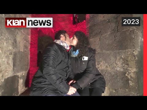 Klan News - Nga pusi, italianët dhurojnë puthjen e Shën Valentinit