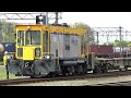 Op 25-4-2018 is de Shunter 603 (O&K MEC 502) druk in de weer met het uitsorteren van een aantal wagons op het Waalhaven emplacement in Rotterdam.

 On 25-4-2018 the Shunter engine 603 (O&K MEC 502) is busy with some wagons on the yard of the Waalhaven in Rotterdam.