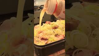 外で食べるネギ塩豚バラ丼