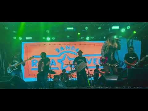 Mirella Bastos Banda Rala Fivela em Dom Macedo Costa. #forró 