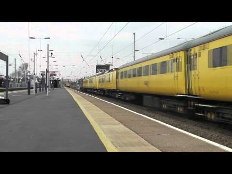 (HD) DRS 37059 + 37069 Work 1Q18 With a Great horn @ Mill Hill Broadway