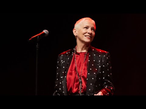 ANNIE LENNOX : THE SKYE BOAT SONG OUTLANDER SEASON 8 THEME SONG