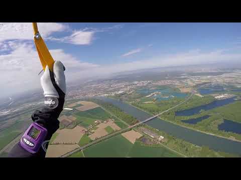 28 04 18 erster Sprung mit neuem Schirm