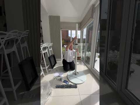 A minimalistic and aesthetically pleasing TV stand from Fitueyes' Master series. Ideal for any space