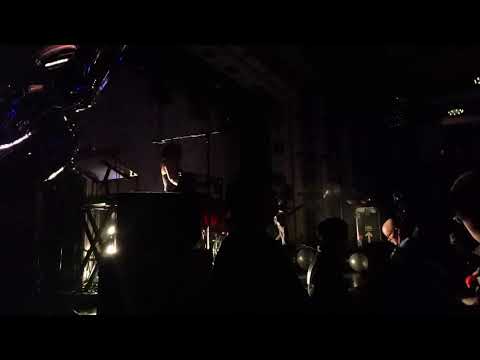 download lagu mp3 mp4 Dandy Warhols Metro, download lagu Dandy Warhols Metro gratis, unduh video klip Dandy Warhols Metro