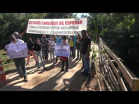 Eduardo das Manifestações puxa as palavras de ordem na manifestação sobre a situação da Ponte da vergonha do Juquiazinho .