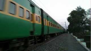 preview picture of video 'Bandra Nizamuddin Garib Rath Express'