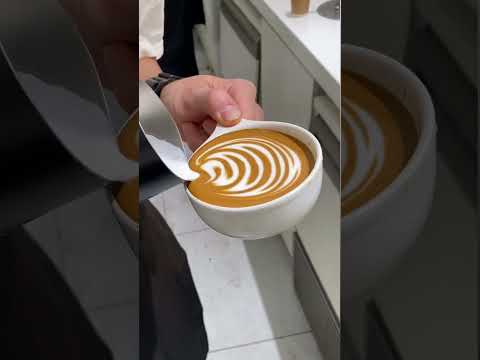 Latte art slow pouring leaf #coffeebrewing #barista #latte #espresso #bestoflatteart
