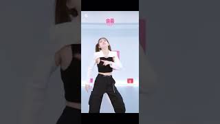 悲しいダンスのはずが恥ずかしがるナヨン(twice)