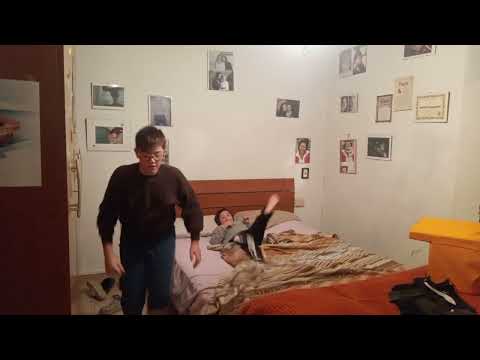 Io e mia sorella ci facciamo il solletico