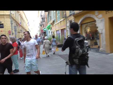 Riviera Côte d’Azur Nizza: Durch enge Gassen der Altstadt. Nice: Through narrow streets of old town