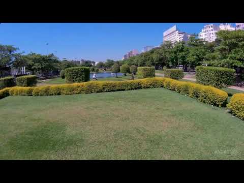 drone hubsan h501s pousando na mão