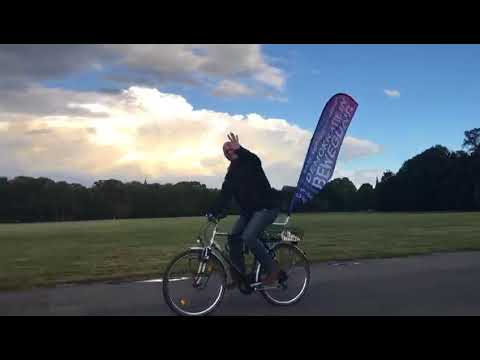 Fahrrad Fahne in Bewegung