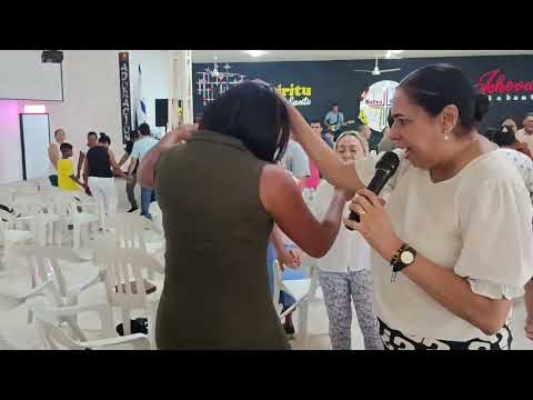 Ministración en la iglesia de Guaranda Sucre 