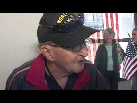 031414 KISSING SAILOR DIES