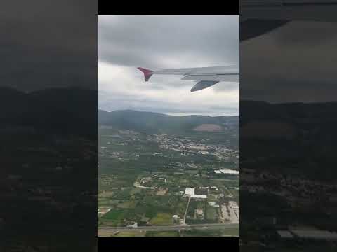 O Aeroporto de Split, também conhecido como Aeroporto de Resnik, é o aeroporto internacional que serve a cidade de Split.