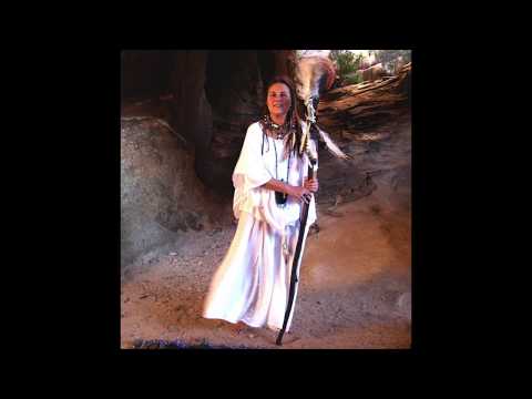 download lagu mp3 mp4 Femme Fiere, download lagu Femme Fiere gratis, unduh video klip Femme Fiere