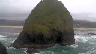 preview picture of video 'Cannon Beach - Haystack Rock'