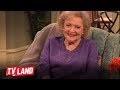 Hot in Cleveland: Betty White Spreads Holiday Cheer