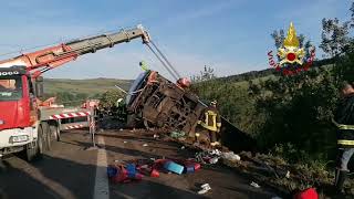 tragedia-in-a16-bus-vola-nella-scarpata-un-morto-e-diversi-feriti