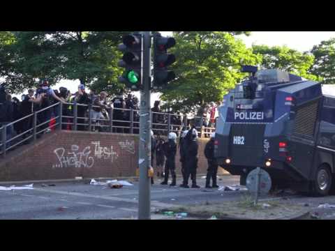 🟢[G20HAM17] "Welcome to Hell" Eskaliert Schwere Krawalle - Wasserwerfer, Flaschen, Rauch Teil 1