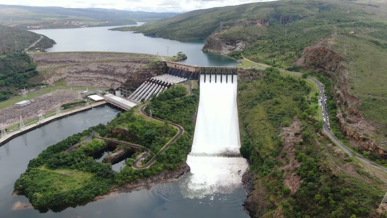 Abertura do vertedouro da usina de Furnas (MG)