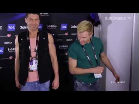 Video Snack: Can-Linn dancers teaching an Irish dance (Ireland)