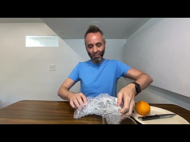 Best Manual Fruit Juicer for Home Use - close-up view