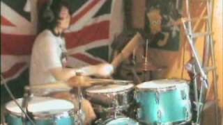 Razorlight - Before I Fall To Pieces Drum Cover (with mic&#39;s)