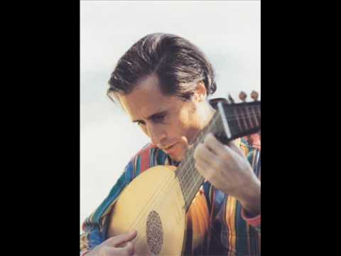 Hopkinson Smith plays Bach's Prelude from suite BWV995