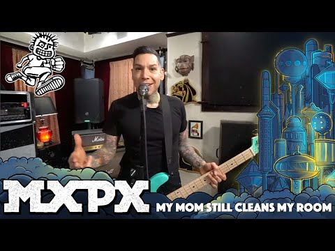 Videoclip de My Mom Still Cleans My Room (Live) — MxPx